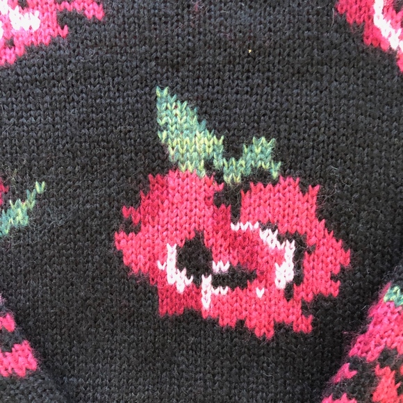 NWOT COTTON EMPORIUM ROSE SWEATER - Picture 4 of 4